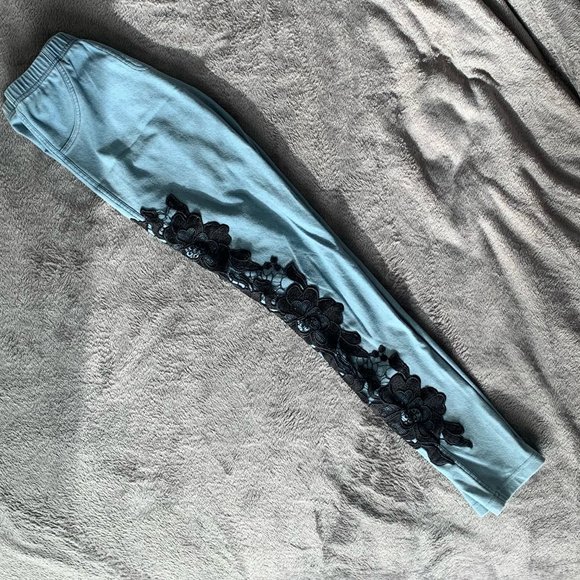 Calzedonia Jean Leggings with Black Lace/Crochet Flowers - Picture 3 of 4